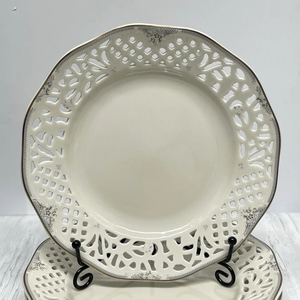 Oscar De‎ La Renta Fine China UH 105 Bouquet Gray Reticulated Plates Set 6.75